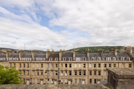 The Admirals House - Central Bath & Free Parking