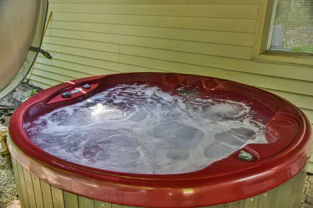 Mountain Retreat Hot Tub Asheville Отели рядом с достопримечательностью «Бируоллоу Маунтин Трейл»