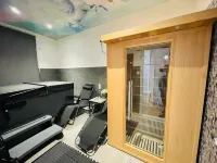 London Luxury Apartment with Private Jacuzzi Hot Tub & Sauna