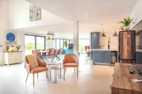 Beautiful Barn Conversion - Orchard Escape for 12! Hotels in Evesham