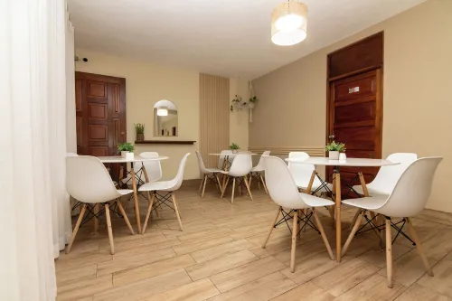 In & Out Hotel - Homestays