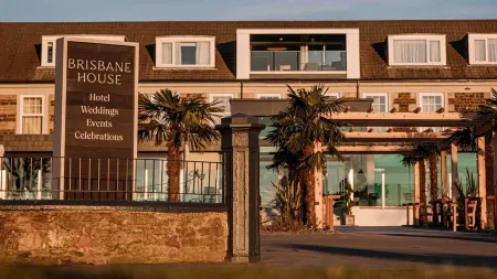 Brisbane House Hotel Отели в г. Ларгс