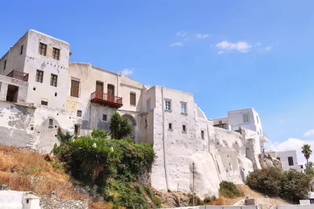 Mariet Naxos Elegant Suites Отели рядом с достопримечательностью «Mitropolis Museum»