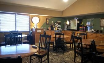 Madelia Hotel & Suites