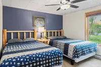 Bluejay Getaway by Avantstay Walk to Lake 7bdr, Hot Tub, Pool Table