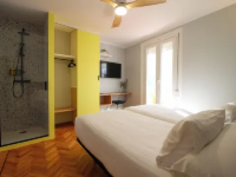 NUEVA PENSIÓN REAL Hoteles cerca de Plaza de Pombo