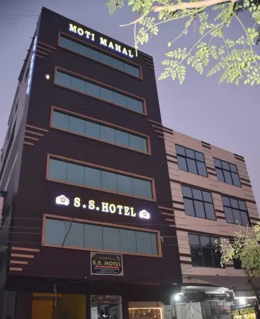 SS Hotel Отели рядом с достопримечательностью «Vishnupad Temple»