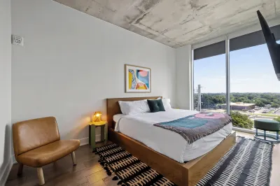 1BR Condo on Rainey St with Pool & Views Hotels in Rainey Street Historic District