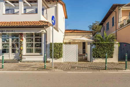 Casa Liliana Ac, Wifi, Forte Dei Marmi Отели в г. Форте-Деи-Марми