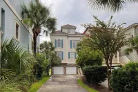 Beachwalk by AvantStay Hilton Head Oasis Steps from Singleton Beach