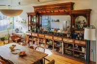 Wyatt's Saloon Guest House 2