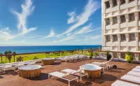 Brut Seafront Hotel by Sunday - Ramah Hewan Peliharaan