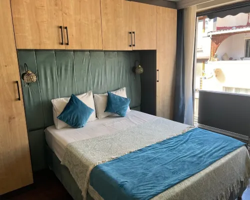 Middle Village Hotels near Beylerbeyi