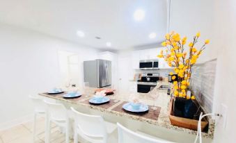Stunning 4BD Jacuzzi - 4 Min To Beach Panama City