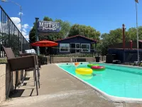 The Junction Hotel and Hostel