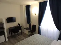 Madonna Della Neve Hotels near Arch of Constantine