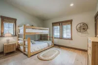 Wilderness Club Escape For 14!