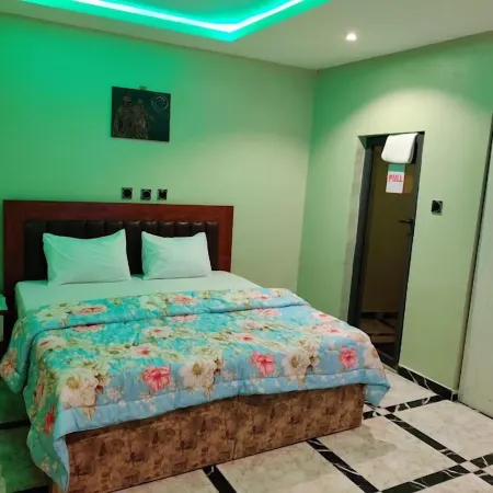 E-Exclusive Hotel