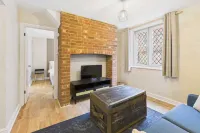 호스트 스테이 데임 앨리스 스트리트