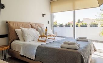 Step One | Luxury Suites Right in the Heart of Acropolis Next to Metro Station