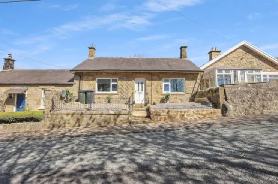 Cozy 2 Bedroom Cottage