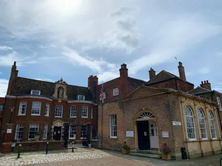 Bank House Отели рядом с достопримечательностью «St Nicholas' Chapel»