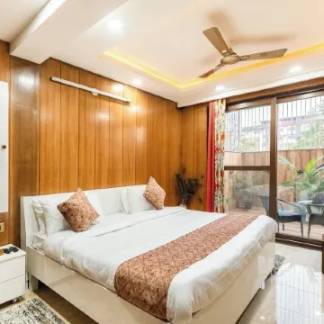 Tim Sector 51, Artemis Hospital 1 Min Walk, Fortis & Medanta 4 Mins Drive