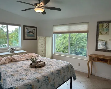 Charming 2-bedroom 2- bath home located in the middle of The Key Deer Refuge. 大鬆嶼酒店