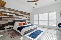 Bliss 1 Story Home  W Hot Tub in Houston Katy,Richmond Area Hotels near Devero