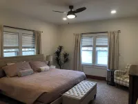 Charming 4-bedroom house in Kearney. Các khách sạn gần Centennial Towers East