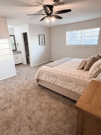 Charming 3- Bedroom  house in Lubbock near a Beautiful Park Отели в г. Лаббок