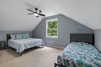 Remodeled Mountain Cabin Over looking Lake Chatuge.