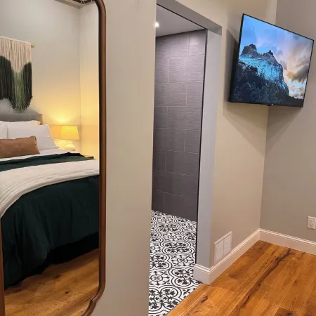 Cozy 1-Bedroom Loft in the Heart of Faribault with Arcades + Sauna & Gym