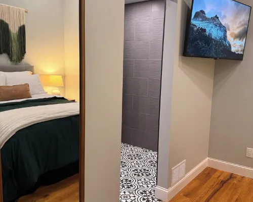 Cozy 1-Bedroom Loft in the Heart of Faribault with Arcades + Sauna & Gym Hotels in Faribault