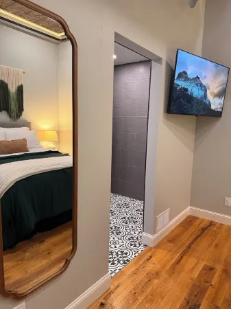 Paradise Perch-Cozy 1-bedroom apartment in  downtown Faribault with Arcades.