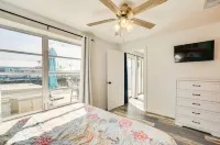 3BR Waterfront townhome Matlacha with hot tub, boat dock WiFi, bikes and kayaks