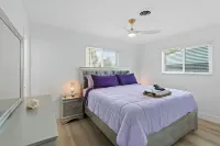 Incredible 4-bedroom home in Tequesta FL with AC, WiFi and absolute comfort. Timberline Glamping Jupiter附近的飯店