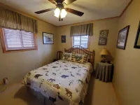 Dunndee's Lakefront-Private Setting-Huge Lake View Hotels in Township 1