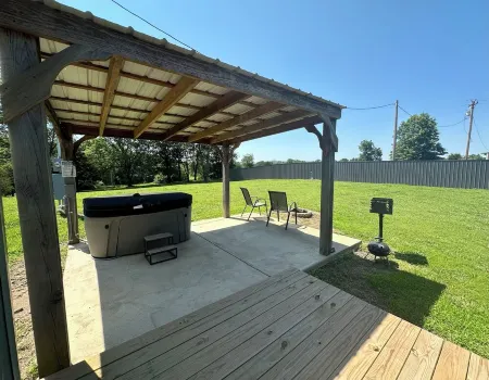 Cozy Retreat w/ Hot Tub, Fire Pit & King Bed