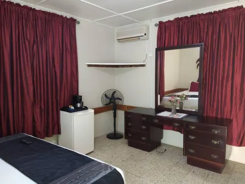 Entire 6-Bedroom Villa Free Parking with Fast Wifi Hotel di Discovery Bay