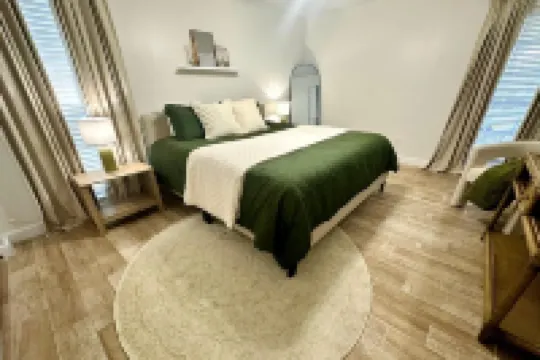 4-Bedroom Oasis with Private Pool & Hot-Tub- Minutes to Beaches