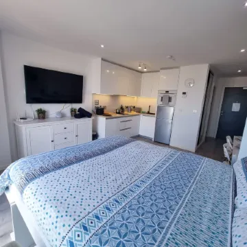 Top Floor Studio - The Hub Gibraltar - Self Catering Отели в г. Гибралтар
