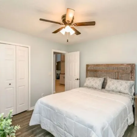 🍹🌞Relaxing Heated Pool!Beautiful Patio,Pet Friendly,Fenced Area, Near Beaches!