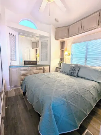 Lakefront Home @ Crazy Horse Campground! Pet friendly