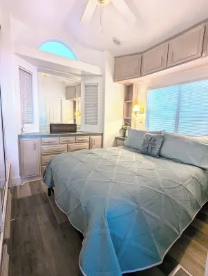 Lakefront Home @ Crazy Horse Campground! Pet friendly