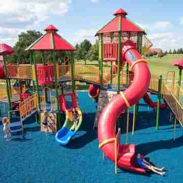 2 Br Con Patio Por El Centro Comercial Others