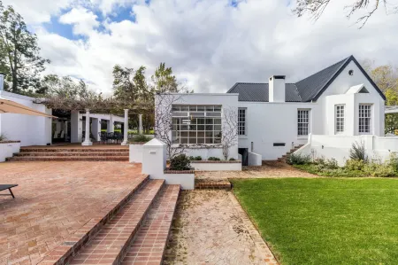 Sunset Farm Stellenbosch Отели рядом с достопримечательностью «Rust en Vrede Wine Estate»