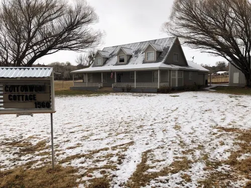 Cottonwood - Minutes from old town and wineries!