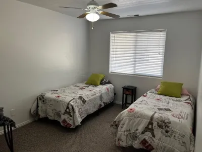 Granny's Nook, Cozy 3-Bedroom Home In Hanksville 팍터리 뷰트 주변 호텔