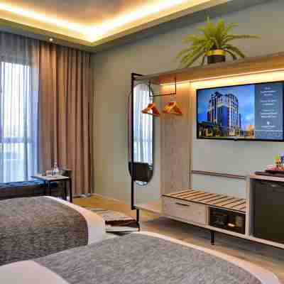 Courtyard Hotel Waterfall City Rooms